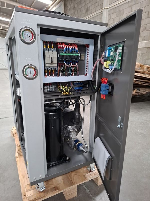 5HP Industrial Water Cooler Pengolahan Plastik 5RT Air Cooled Chiller Untuk Pendinginan Kimia Farmasi Kondensor Tabung Tembaga