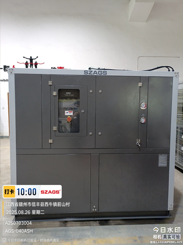 40HP air-cooled screw industrial chiller with a cooling capacity of 124.6KW is suitable for rapid cooling of milk, beverage filling lines and dairy product processing.